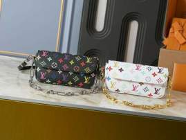 Picture of Louis Vuitton Handbags _SKUfw221093863fw